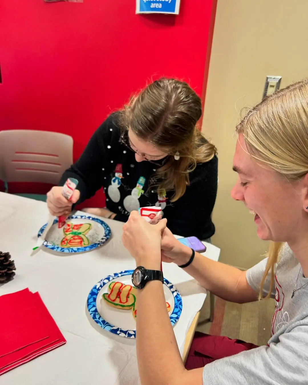 Decorating Christmas Cookies