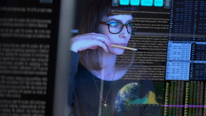 An Economic Crime Investigation student